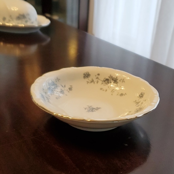 Beautiful Baverian 81 Piece Dinnerware ❤ - Picture 12 of 12